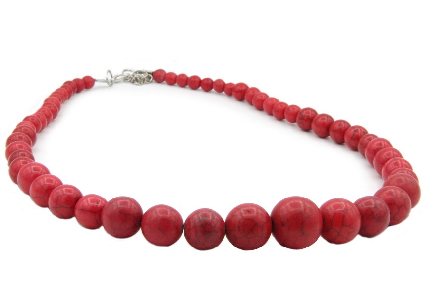 Collier ethnique artisanal avec pierres de couleur rouge